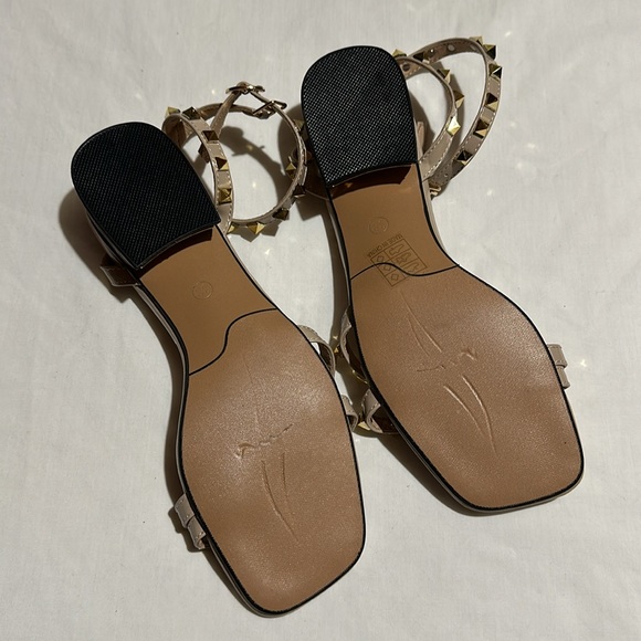 Sandals - Picture 4 of 5